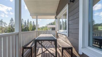 Apartamento, vistas al patio | Balcón