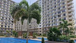Chambre, piscine privée, vue sur la ville | Piscine