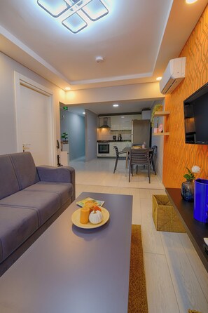 TV - 3-BR Cozy Flat Near Kaleici/Central of Antalya,Free Wifi for Families or Friends (Antalya)