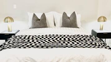 1 soveværelse, skrivebord, strygejern/strygebræt, weekendseng