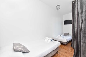 Apartment | 2 bedrooms, laptop workspace, iron/ironing board, bed sheets - Cozy Apartment- 2br/6p - Voltaire (Paris)