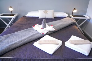 Studio, 1 queensize-seng, ikke-røyk | Safe på rommet, skrivebord og skrivebord for bærbar PC