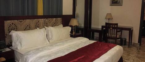 1 chambre, bureau, Wi-Fi, draps fournis