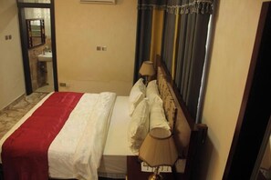 1 Schlafzimmer, Schreibtisch, WLAN, Bettwäsche