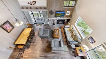 TV, fireplace, DVD player