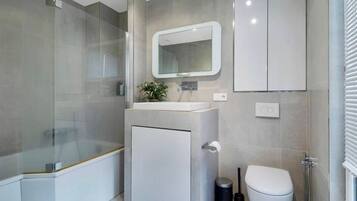 Haartrockner, HandtĂŒcher, Seife