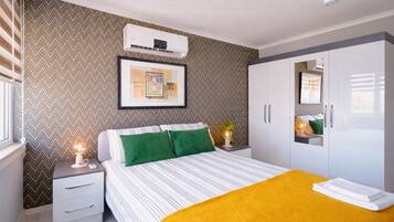 Iron/ironing board, WiFi, bed sheets