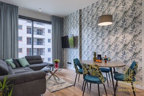 スーペリア アパートメント シティビュー | ノートパソコン用作業スペース、遮光カーテン、アイロン / アイロン台、WiFi (無料)