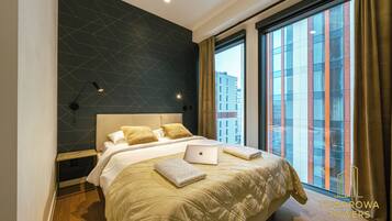 Căn hộ Superior, quang cảnh thành phố | Khu vực làm việc phù hợp cho laptop, màn/rèm cản sáng