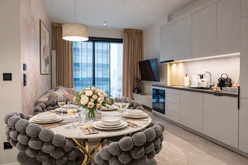 Superior Apartment, City View | Living area