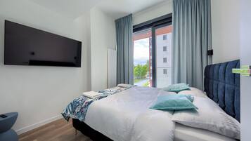 Deluxe-Suite, Stadtblick | Laptopgeeigneter Arbeitsplatz, Verdunkelungsvorhänge