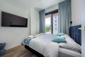 Deluxe Suite, City View