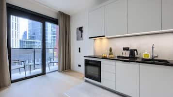 Classic Studio Suite, Courtyard View | Laptop workspace, blackout curtains, iron/ironing board, free WiFi