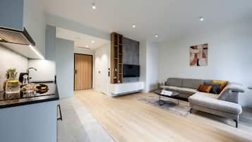 Laptop workspace, blackout curtains, iron/ironing board, free WiFi
