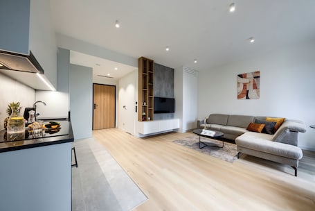 Classic Studio Suite, Courtyard View | Laptop workspace, blackout drapes, iron/ironing board, free WiFi