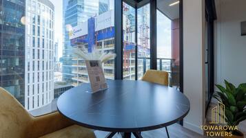 Studio Deluxe, quang cảnh sân vườn | Khu vực ăn uống tại phòng