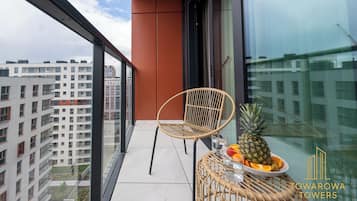 Deluxe suite, uitzicht op stad | Een laptopwerkplek, verduisterende gordijnen