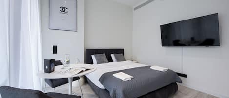 Deluxe Studio Suite, Courtyard View