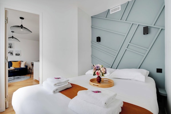 Apartment | 1 bedroom, laptop workspace, iron/ironing board, bed sheets