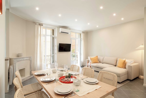 Apartment | Dining