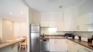 Departamento | Cocina privada | Cafetera y tetera, refrigerador, microondas y horno 