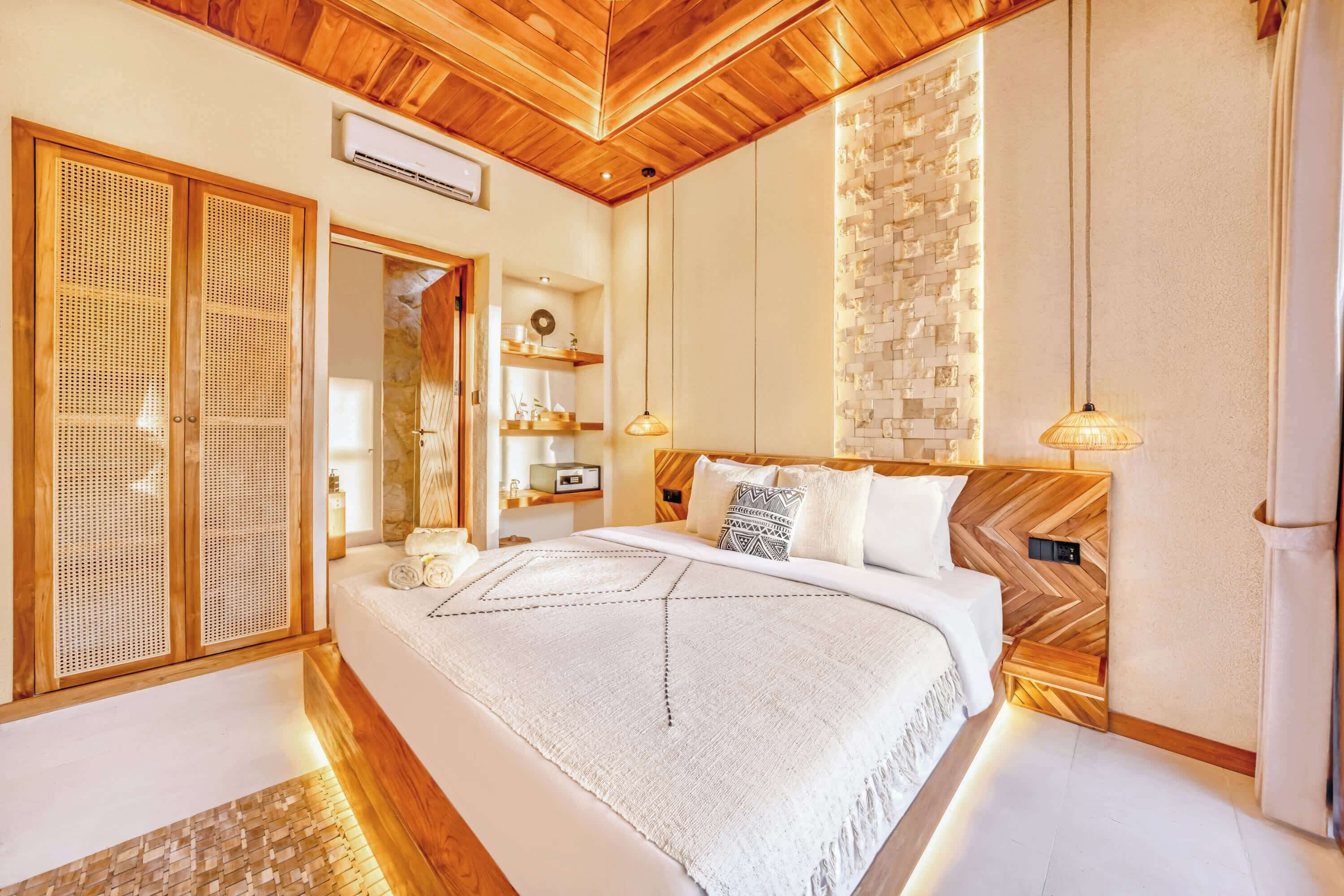 8 bedrooms, desk, iron/ironing board, WiFi