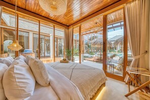 8 habitaciones, escritorio, tabla de planchar con plancha y wifi