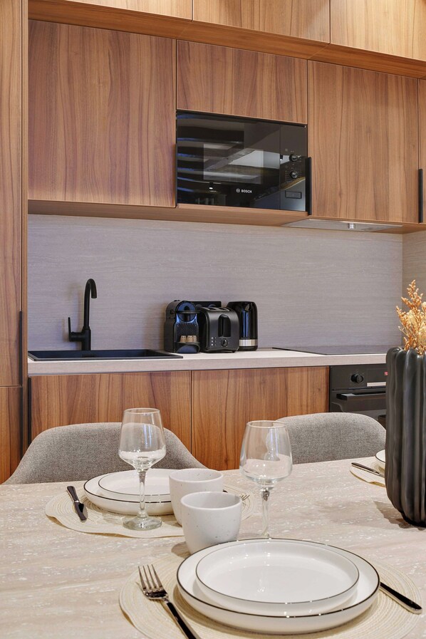 Apartment | Private kitchen | Fridge, microwave, oven, stovetop - Luxury in the Heart or Paris-notre Dame (Paris)