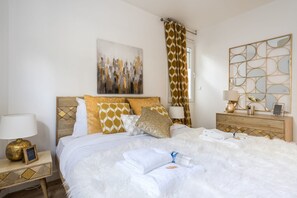 Leilighet | 2 soverom, skrivebord for bærbar PC og sengetøy