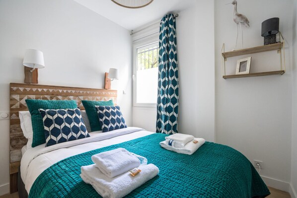 Apartment | 2 bedrooms, laptop workspace, bed sheets