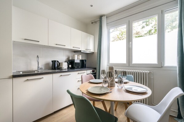 Private kitchen - Charming Apartment - 2br/6p - Porte D'ivry (Paris)