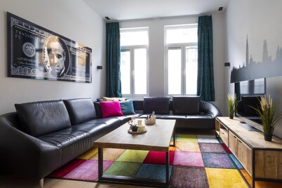 Modern Antwerp Getaway App - Heart d Anvers