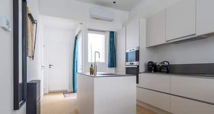 Modern Antwerp Getaway App - Heart d Anvers