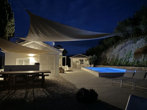 Vista Las Colinas in Izn jar