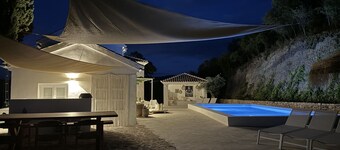 Vista Las Colinas in Izn jar