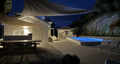 Vista Las Colinas in Izn jar