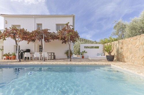 Casa Olivo in Izn jar