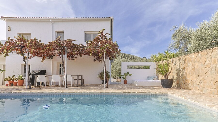 Casa Olivo in Izn jar