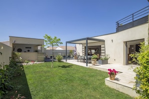 2 bedrooms