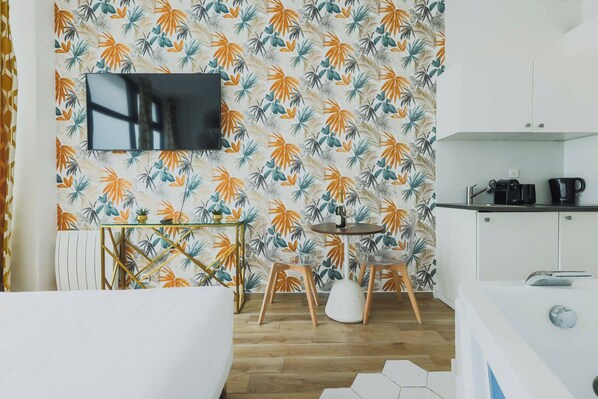 House | 1 bedroom, laptop workspace, iron/ironing board, bed sheets
