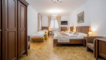 In-room safe, laptop workspace, free WiFi