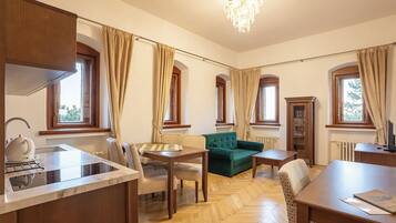 Family Apartment | In-room safe, laptop workspace, free WiFi