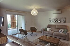 Apartment, Smoking | 3 bedrooms