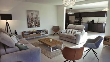 Apartment, Smoking | 3 bedrooms