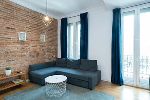 Apartment | 2 bedrooms - Bright and Cozy Flat in the Heart of the City (Barcelona)