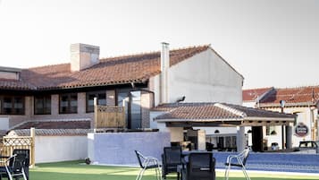 House | 10 bedrooms