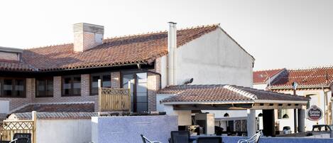 House | 10 bedrooms