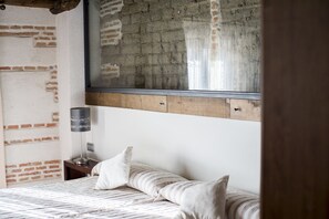 House | 10 bedrooms