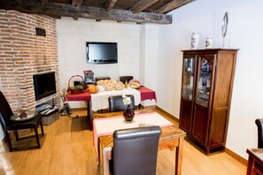 House | 10 bedrooms