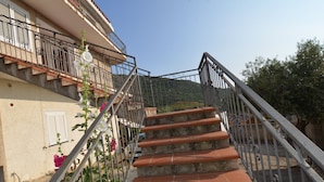 A staircase with metal railings leading to a building with a balcony. - Fta-bel02 APT 6 PAX Vicino AL Mare (Budoni)